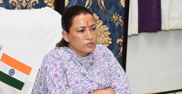 कैंप कार्यालय यमुना कॉलोनी में खेल मंत्री रेखा आर्या बैठक करती। कैंप कार्यालय यमुना कॉलोनी में खेल मंत्री रेखा आर्या बैठक करती।