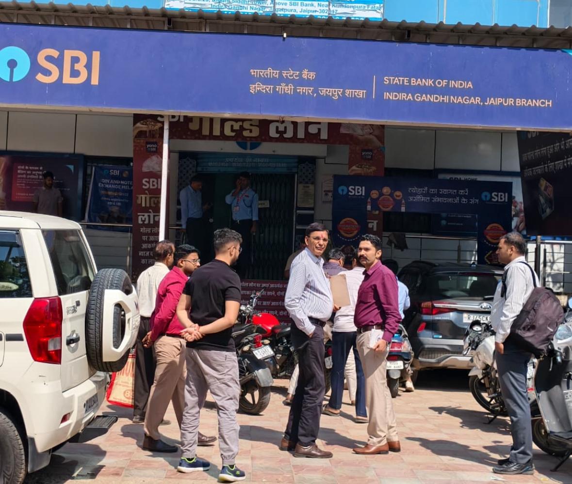 ऑपरेशन भू-देव विरूद्ध एसोसिएट प्रोफेसर रामअवतार मीणा की लॉकर तलाशी में मिला 72 लाख का सोना ऑपरेशन भू-देव विरूद्ध एसोसिएट प्रोफेसर रामअवतार मीणा की लॉकर तलाशी में मिला 72 लाख का सोना