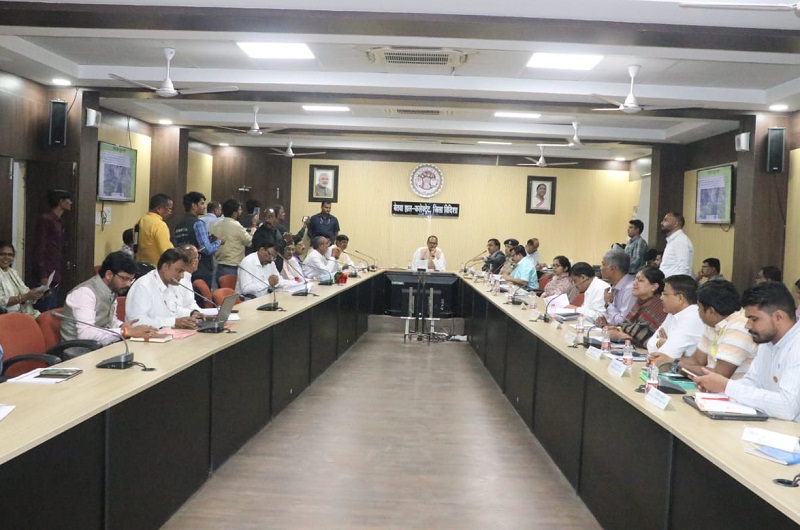 केन्द्रीय कृषि मंत्री ने मप्र के विदिशा में की विभागीय कार्यों की समीक्षा केन्द्रीय कृषि मंत्री ने मप्र के विदिशा में की विभागीय कार्यों की समीक्षा