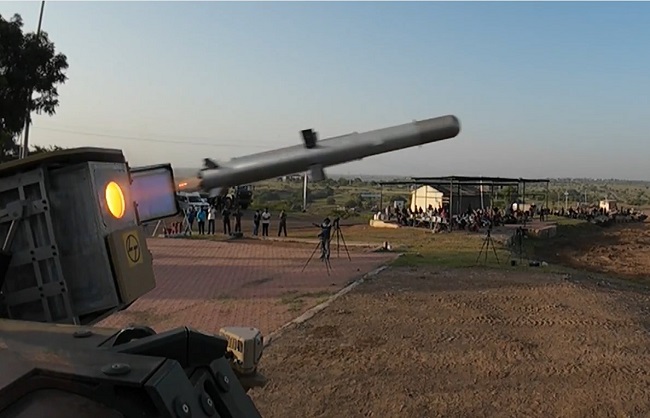 जोरावर टैंक से स्वदेशी एंटी टैंक गाइडेड मिसाइल नाग का परीक्षण जोरावर टैंक से स्वदेशी एंटी टैंक गाइडेड मिसाइल नाग का परीक्षण