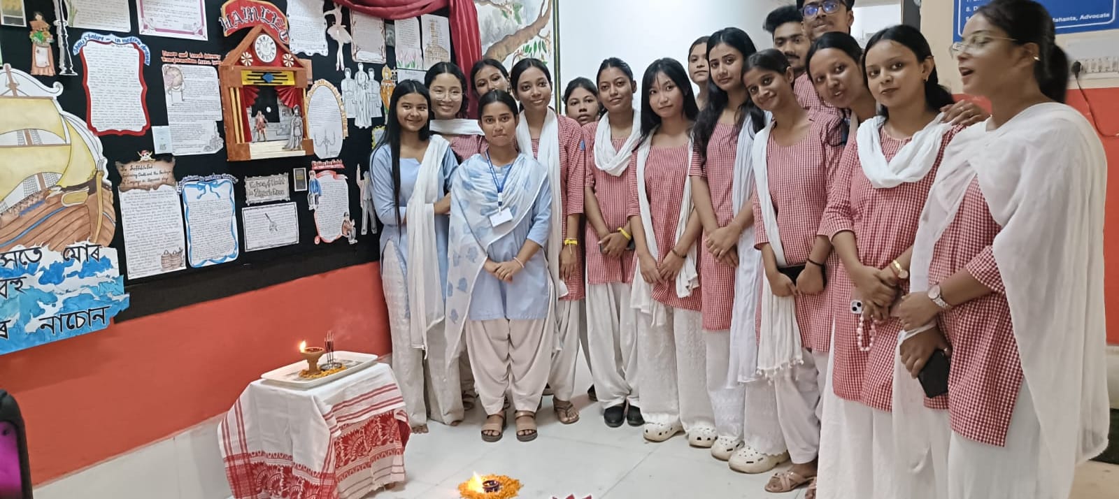 जयश्री रॉय, कुंदन महतो, हृषिता चक्रवर्ती, प्रियंम दासगुप्ता, निशिता देबनाथ, जुआना रहमान, भार्गव प्रतिम मजूमदार, मेहर नाज़ बेगम, সঞ্চাৰী পাল, দিক্ষিতা দास, सोनिया जॉर्ज, गिग्याशा भगवती, दिनता लाइफ्राकपम, स्नेहा दास, भाग्यश्री कुमारी, सिल्पिता शर्मा, प्रतिक्षा दास, जिया बिस्वास, जनबी कश्यप, अर्पिता शर्मा, विवेक कुमार, अश्मिता पॉल और ज्योतिर्मय कर शामिल थे। जयश्री रॉय, कुंदन महतो, हृषिता चक्रवर्ती, प्रियंम दासगुप्ता, निशिता देबनाथ, जुआना रहमान, भार्गव प्रतिम मजूमदार, मेहर नाज़ बेगम, সঞ্চাৰী পাল, দিক্ষিতা দास, सोनिया जॉर्ज, गिग्याशा भगवती, दिनता लाइफ्राकपम, स्नेहा दास, भाग्यश्री कुमारी, सिल्पिता शर्मा, प्रतिक्षा दास, जिया बिस्वास, जनबी कश्यप, अर्पिता शर्मा, विवेक कुमार, अश्मिता पॉल और ज्योतिर्मय कर शामिल थे।
