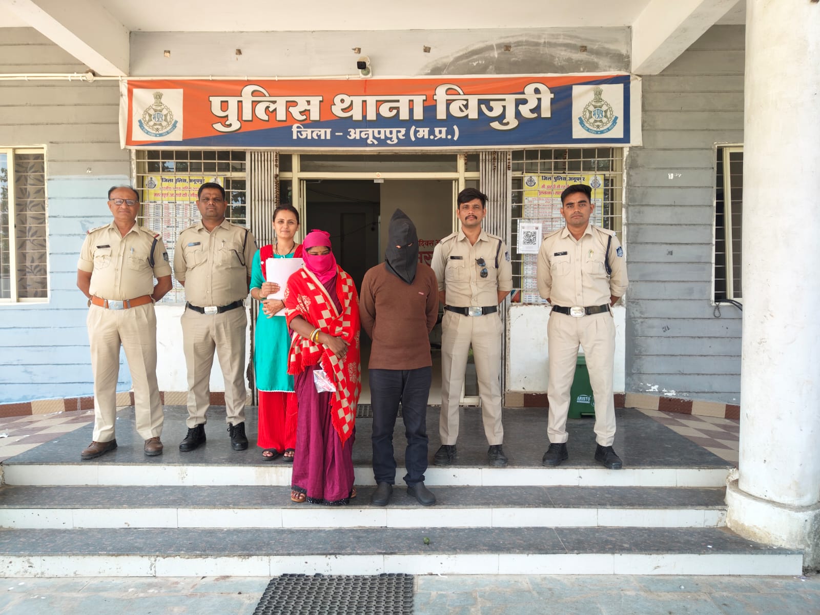 नाती और उ पत्नी गिरफ्तार नाती और उ पत्नी गिरफ्तार