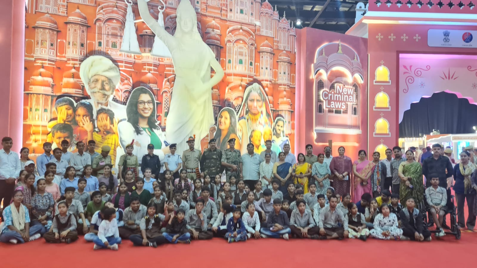 दिव्यांग बच्चों ने नवीन आपराधिक कानूनों पर प्रदर्शनी में भाग लिया दिव्यांग बच्चों ने नवीन आपराधिक कानूनों पर प्रदर्शनी में भाग लिया