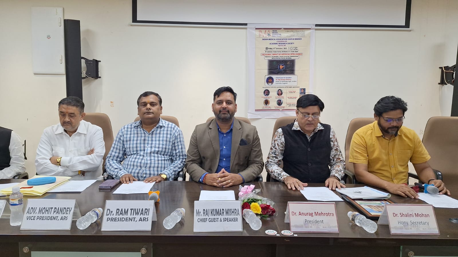 पत्रकार वार्ता के दौरान इंग्लैड के मेयर व आईएमए के डॉक्टरों का छायाचित्र पत्रकार वार्ता के दौरान इंग्लैड के मेयर व आईएमए के डॉक्टरों का छायाचित्र