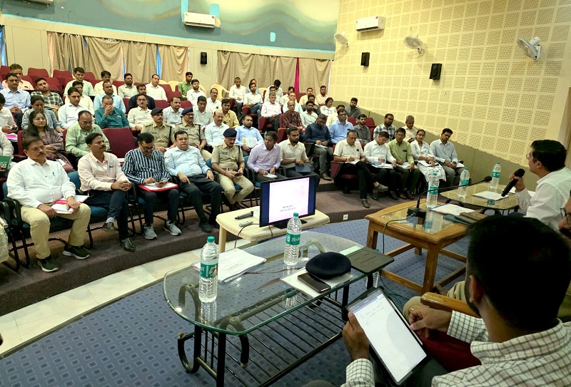 ओंकारेश्वर में सिंहस्थ से जुड़े कार्यों की हुई समीक्षा ओंकारेश्वर में सिंहस्थ से जुड़े कार्यों की हुई समीक्षा