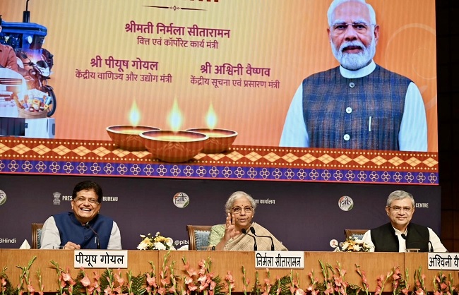 जीएसटी बचत उत्सव पर यहां आयोजित प्रेस कांफ्रेंस को सबोधित करते पीयूष गोयल जीएसटी बचत उत्सव पर यहां आयोजित प्रेस कांफ्रेंस को सबोधित करते पीयूष गोयल