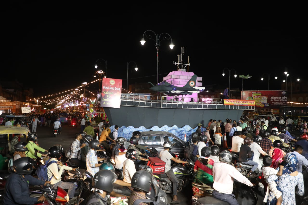 राजधानी जयपुर में हुआ धनतेरस से दीपोत्सव का शुभारंभ राजधानी जयपुर में हुआ धनतेरस से दीपोत्सव का शुभारंभ
