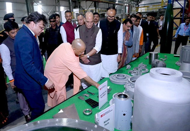 सरोजनीनगर मे पीटीसी इंडस्ट्रीज का भ्रमण एवं सिंबोलिक ग्राउंड ब्रेकिंग सेरेमनी में पहुंचे सीएम योगी, रक्षामंत्री राजनाथ सिंह सरोजनीनगर मे पीटीसी इंडस्ट्रीज का भ्रमण एवं सिंबोलिक ग्राउंड ब्रेकिंग सेरेमनी में पहुंचे सीएम योगी, रक्षामंत्री राजनाथ सिंह