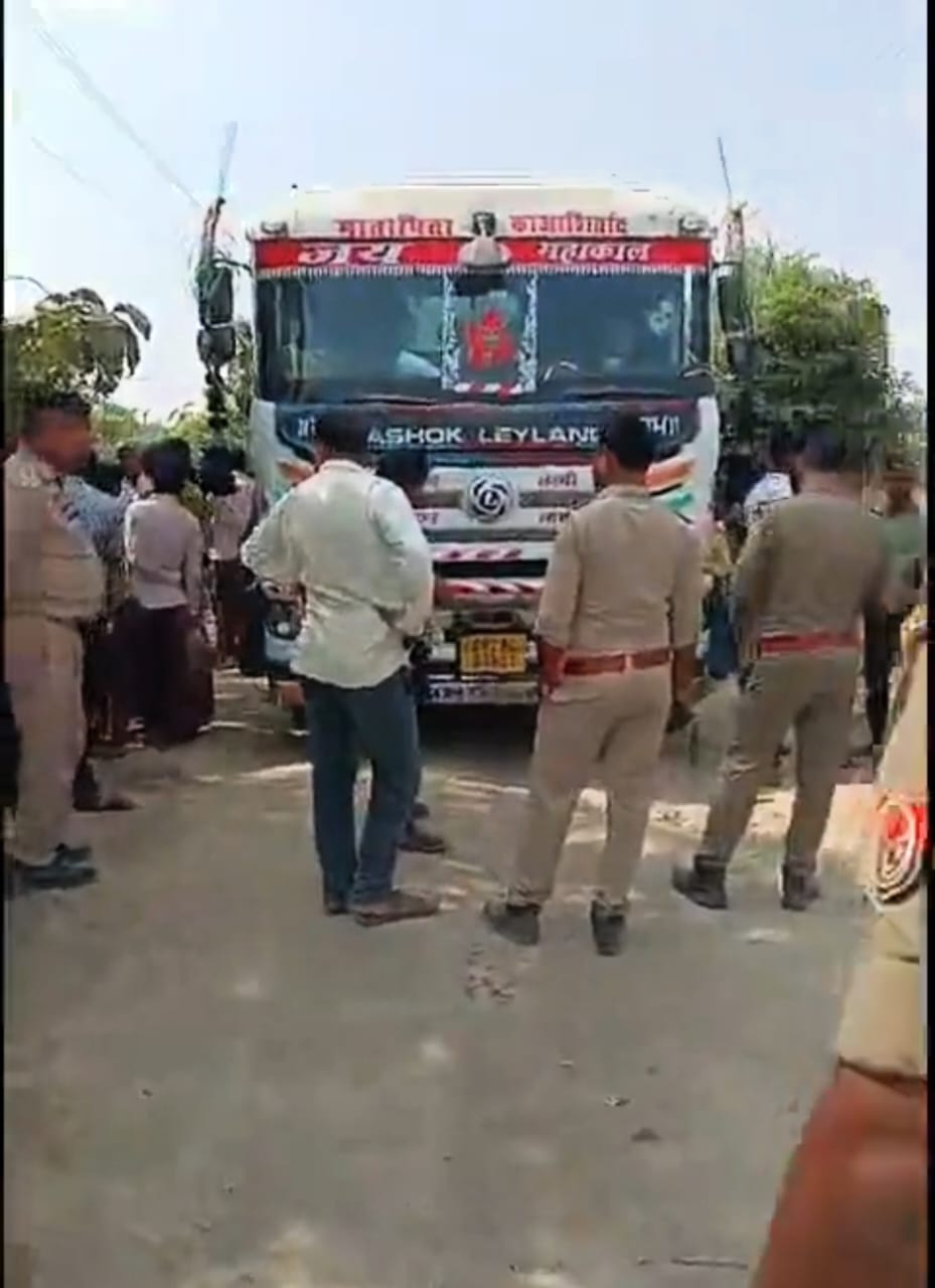 सड़क हादसे में महिला की मौत सड़क हादसे में महिला की मौत