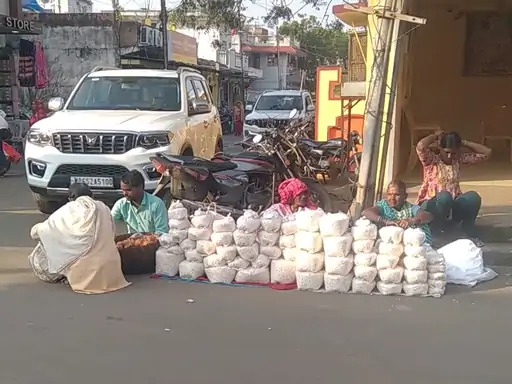 खाली पडी लाई की दुकान खाली पडी लाई की दुकान