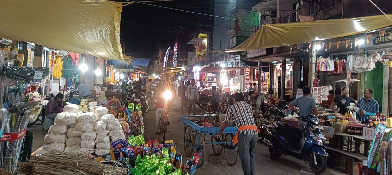 फीकी पडी बाजार फीकी पडी बाजार