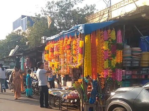 फूल माला सजाता फूल माला सजाता