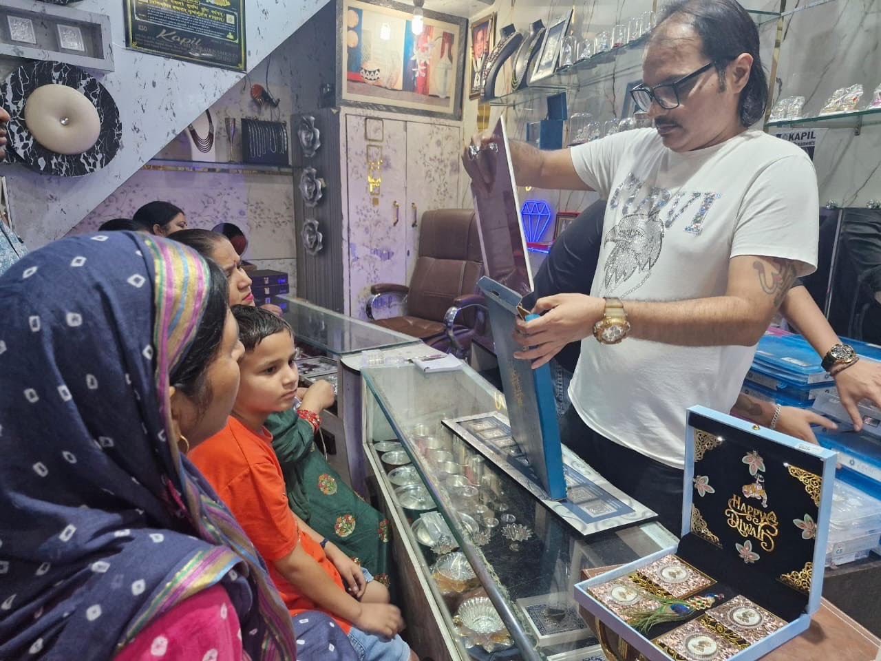 People shopped extensively on Dhanteras in Kathua. People shopped extensively on Dhanteras in Kathua.
