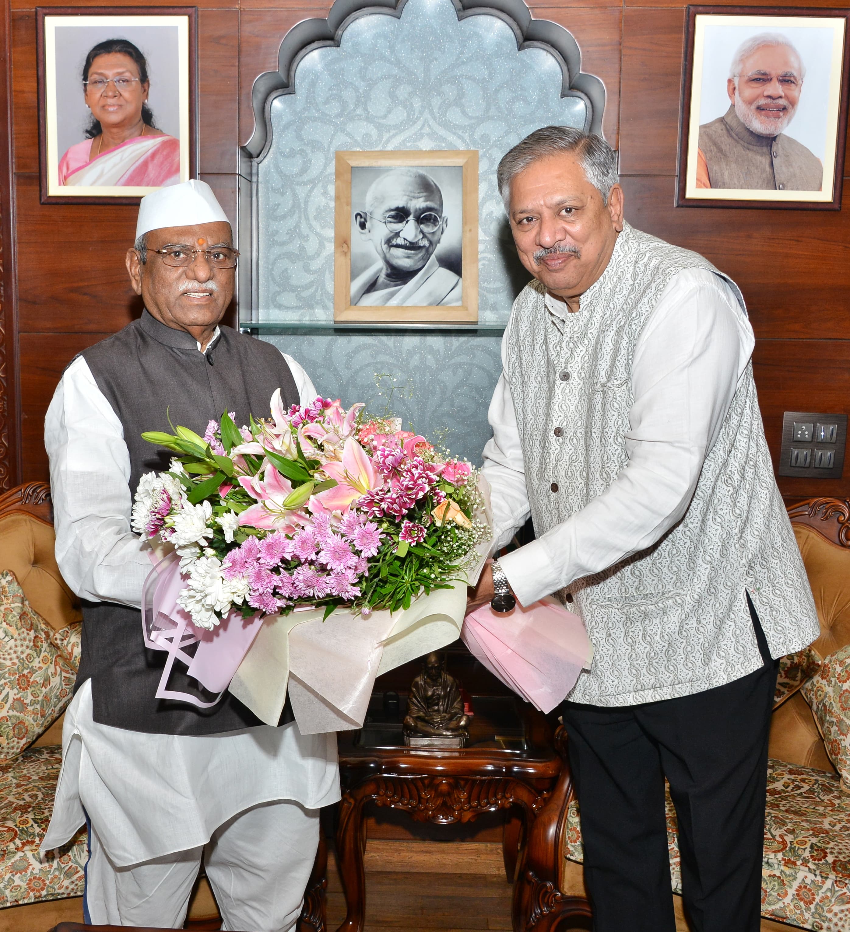 राजस्थान उच्च न्यायालय के मुख्य न्यायाधीश ने की राज्यपाल से शिष्टाचार भेंट राजस्थान उच्च न्यायालय के मुख्य न्यायाधीश ने की राज्यपाल से शिष्टाचार भेंट