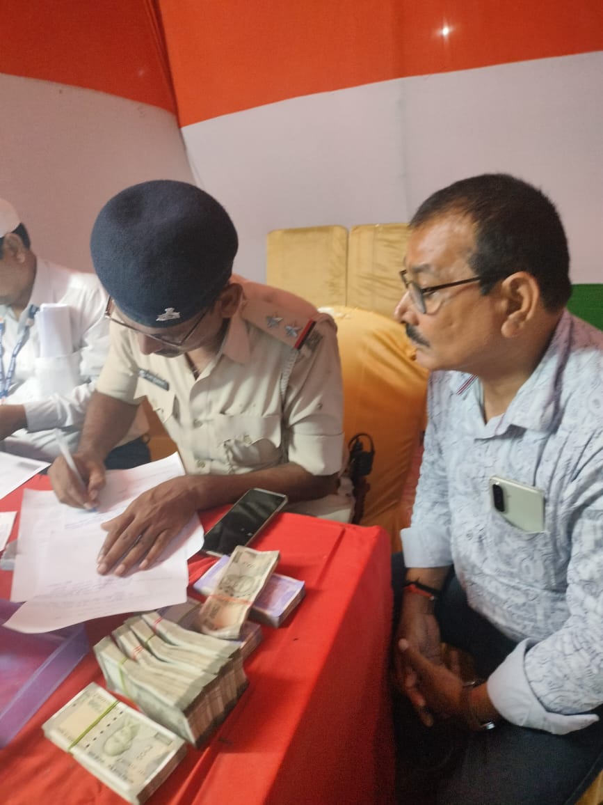 एसएसटी की कार्रवाई, बेतिया में 2.89 लाख नकद जब्त किया एसएसटी की कार्रवाई, बेतिया में 2.89 लाख नकद जब्त किया