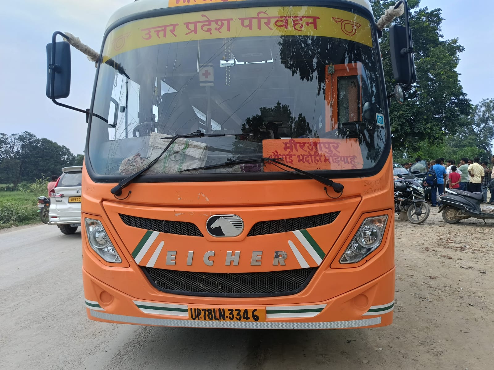 रोडवेज परिसर पर खड़ी बसे रोडवेज परिसर पर खड़ी बसे