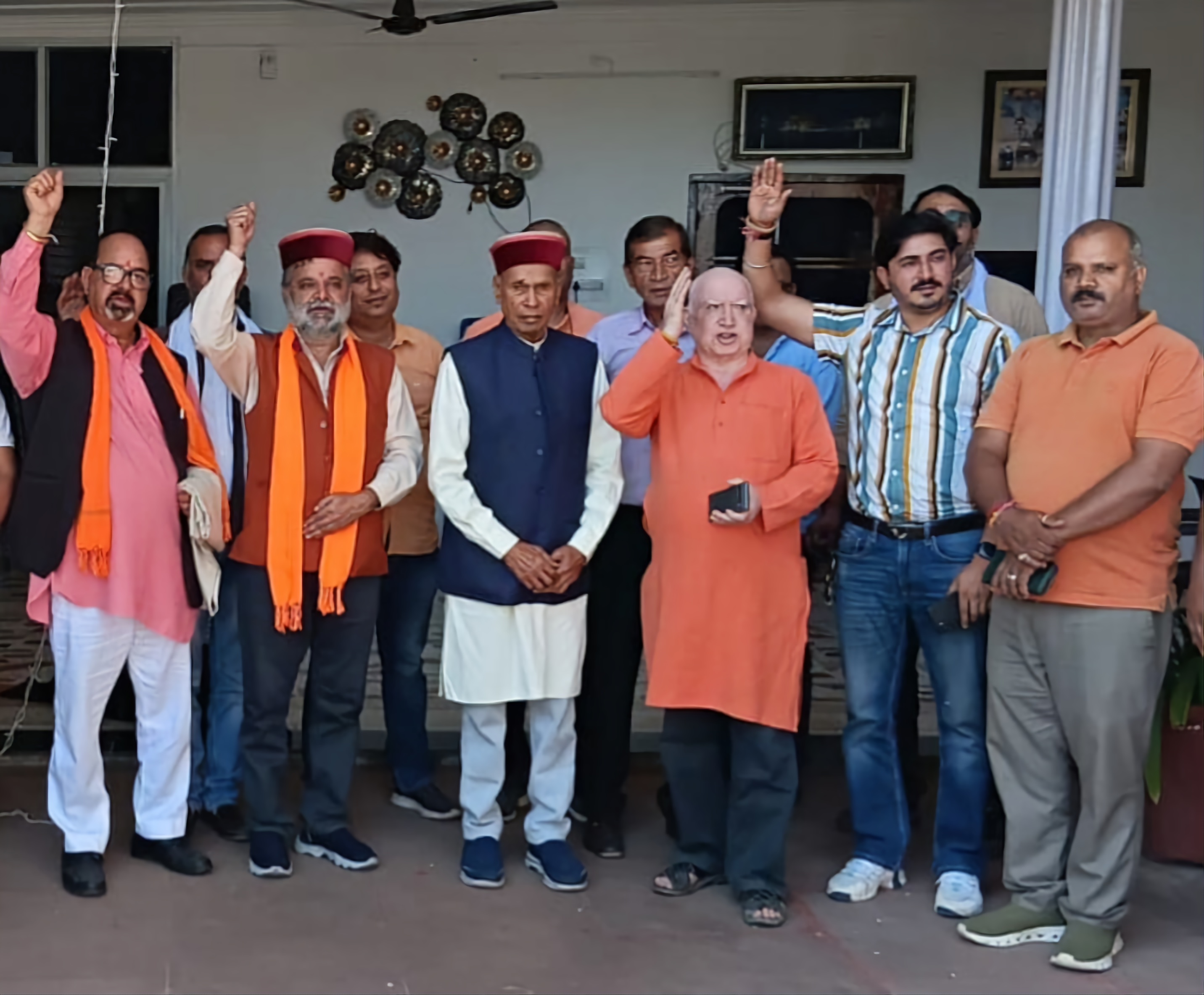 प्रदेश कार्यसमिति में नवनियुक्त सदस्य सदस्य संजीव शर्मा ने प्रो. प्रेम कुमार धूमल से मुलाकात की प्रदेश कार्यसमिति में नवनियुक्त सदस्य सदस्य संजीव शर्मा ने प्रो. प्रेम कुमार धूमल से मुलाकात की