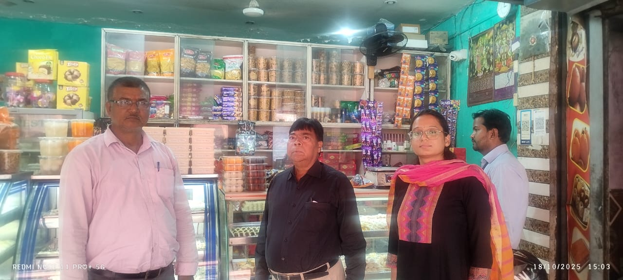 जांच करते अधिकारी जांच करते अधिकारी