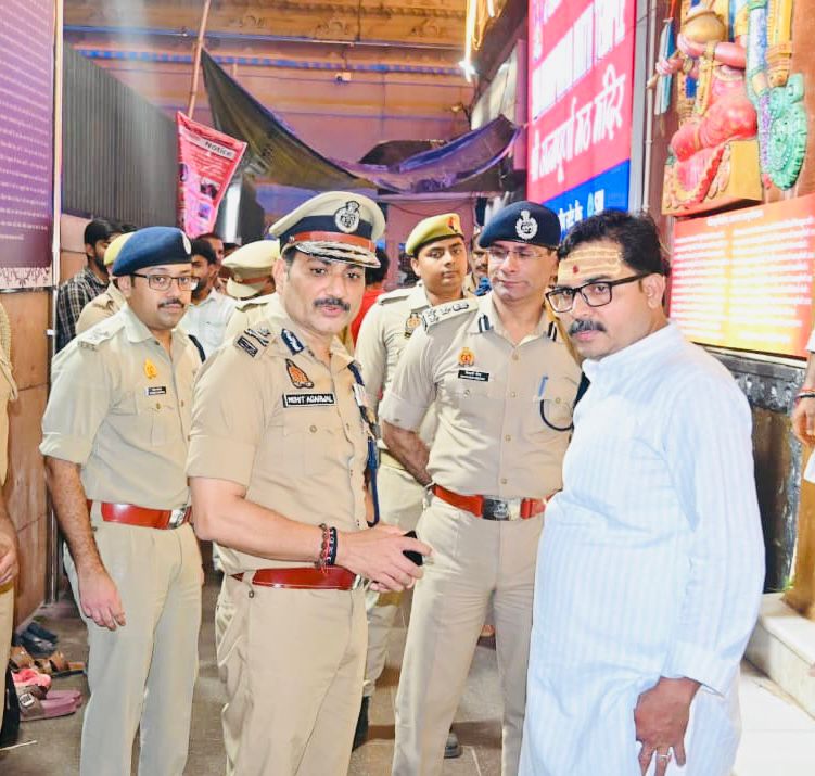 स्वर्णमयी अन्नपूर्णा के दरबार में सीपी स्वर्णमयी अन्नपूर्णा के दरबार में सीपी
