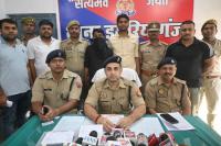 घटना का खुलासा करते पुलिस अधीक्षक घटना का खुलासा करते पुलिस अधीक्षक