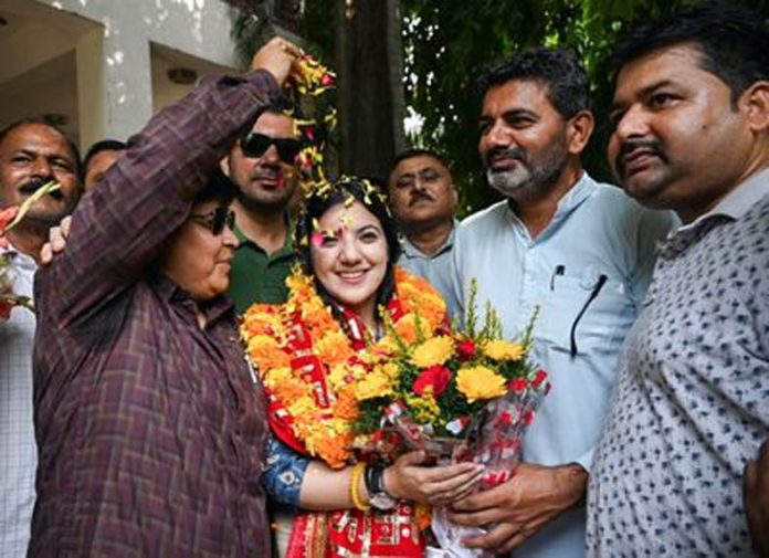 आगामी नगरोटा विधानसभा उपचुनाव के लिए भाजपा उम्मीदवार देवयानी राणा ने अपना नामांकन पत्र किया दाखिल