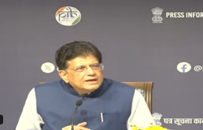 प्रेस कांफ्रेंस को संबोधित करते वित्त मंत्री, वाणिज्य मत्री और आईटी मंत्री प्रेस कांफ्रेंस को संबोधित करते वित्त मंत्री, वाणिज्य मत्री और आईटी मंत्री