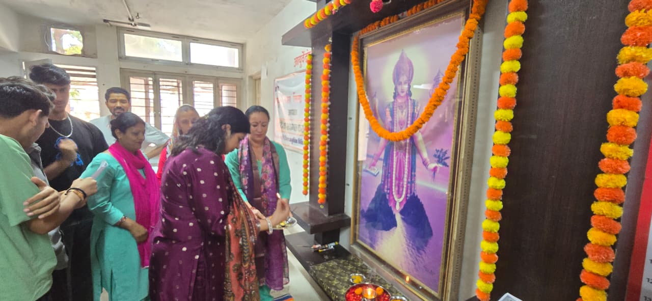 आयुर्वेदिक अस्पताल नाहन में धूमधाम से मनाई गई धन्वंतरि जयंती आयुर्वेदिक अस्पताल नाहन में धूमधाम से मनाई गई धन्वंतरि जयंती