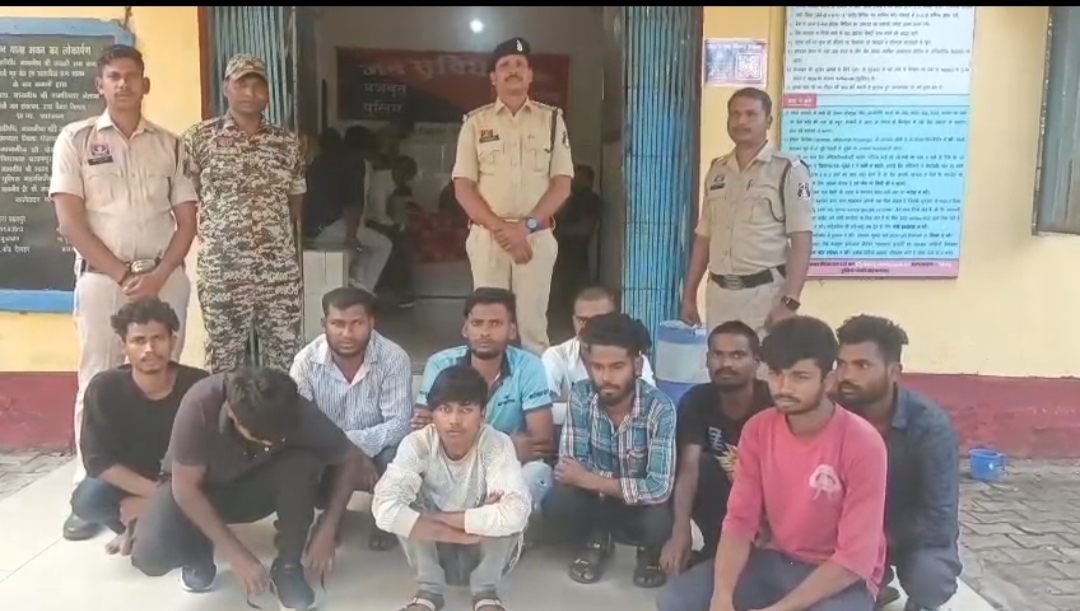 गिरफ्तार आरोपित। गिरफ्तार आरोपित।
