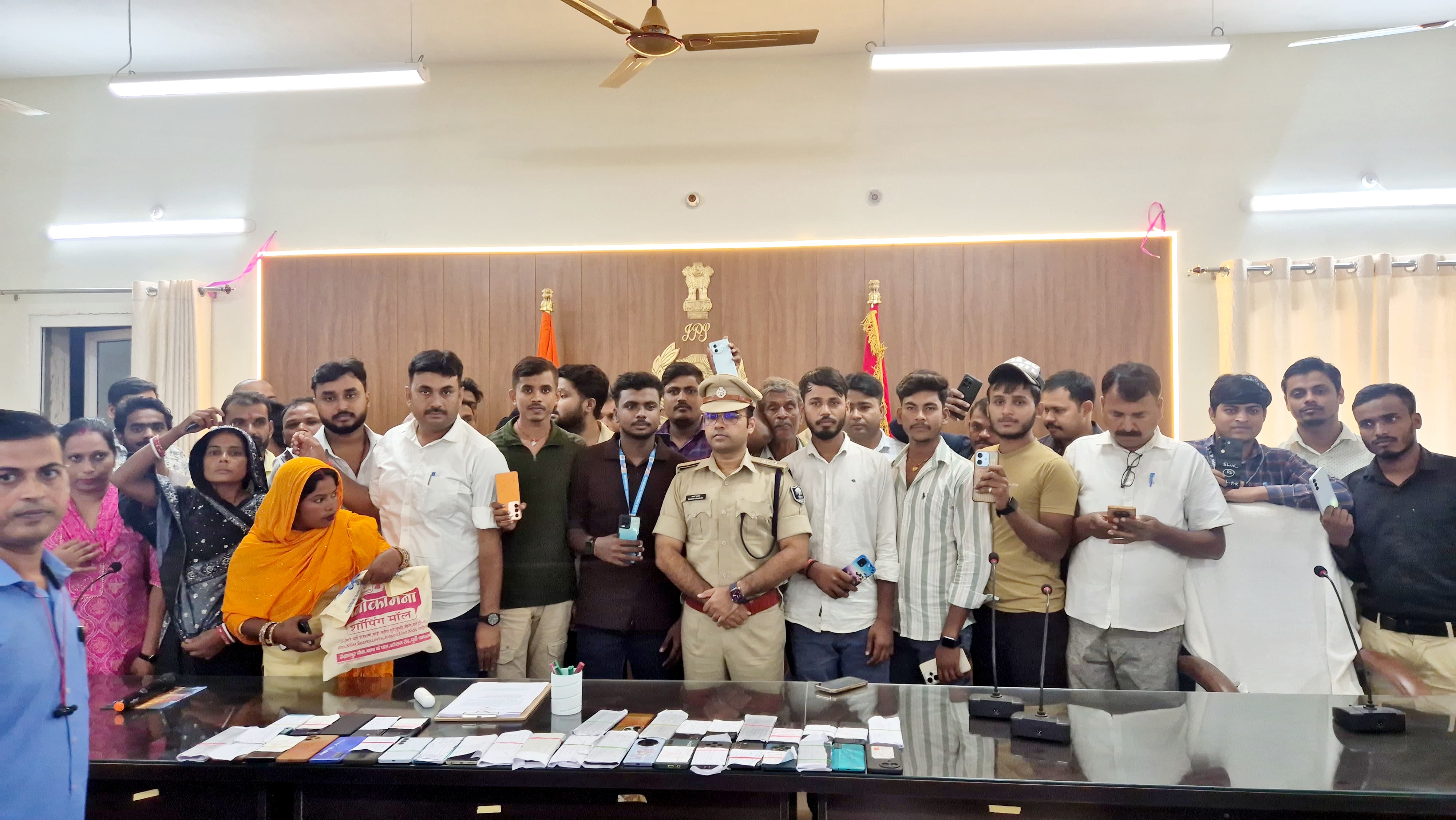 Citizens find lost and stolen mobile phones with SP Citizens find lost and stolen mobile phones with SP