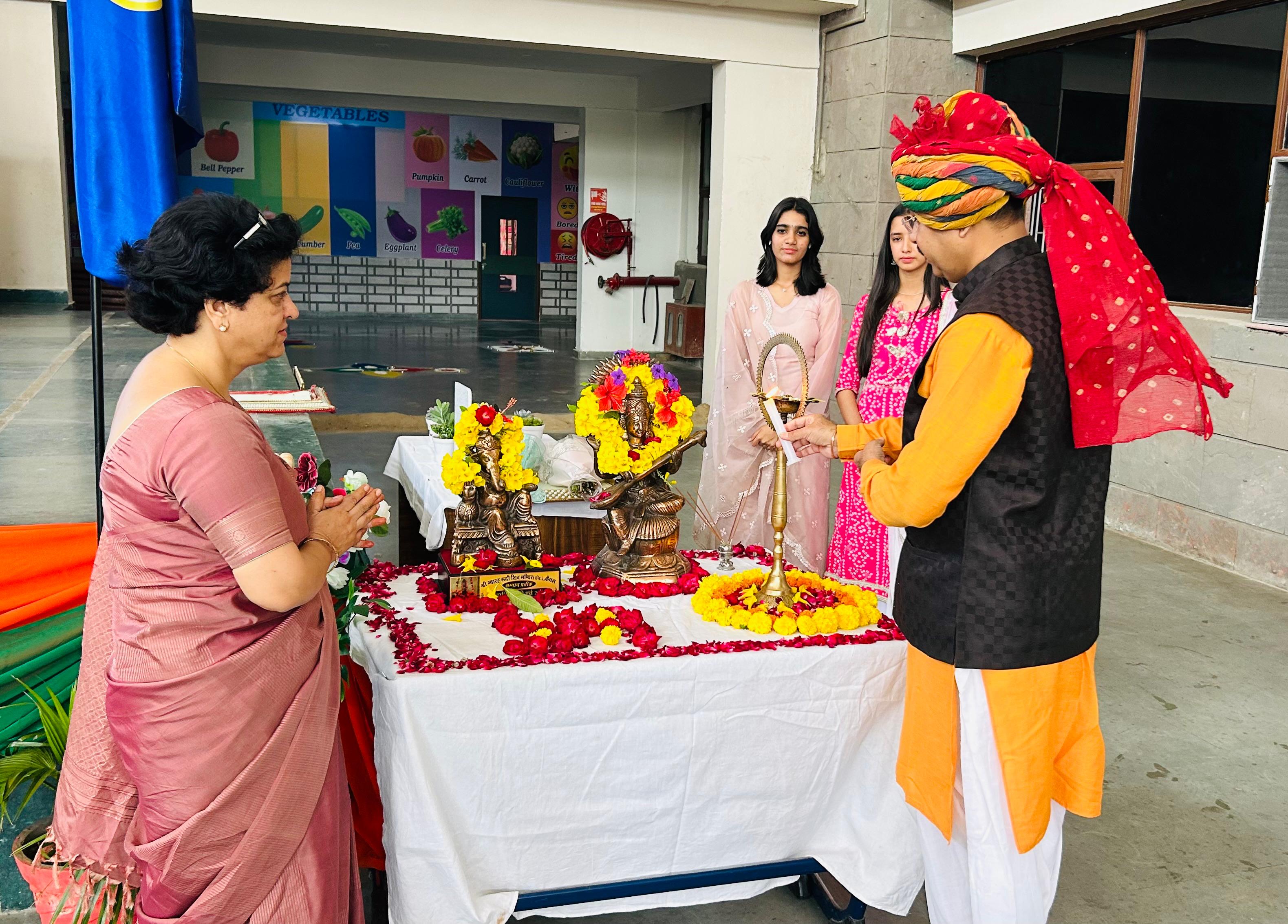 कार्यक्रम का शुभारंभ करते डा. वीरेंद्र चौहान। कार्यक्रम का शुभारंभ करते डा. वीरेंद्र चौहान।