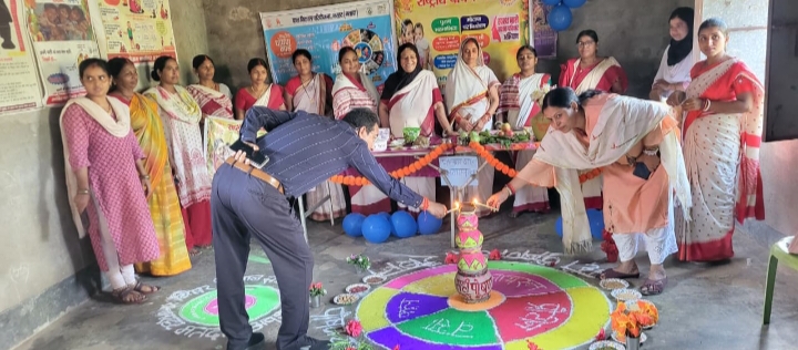 कार्यक्रम में अधिकारी कार्यक्रम में अधिकारी
