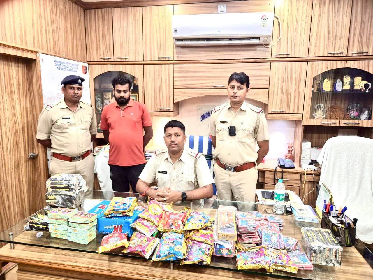 बांकुड़ा में प्रतिबंधित आतिशबाज़ी जब्त
