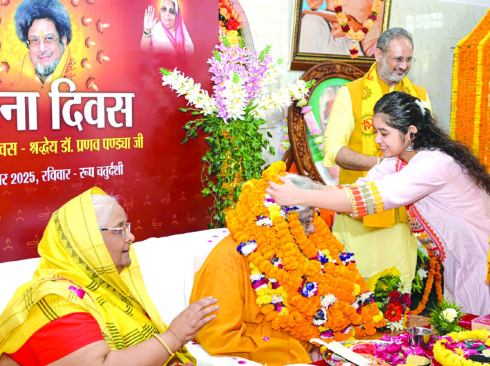 शुभकामनाएं देते हुए शुभकामनाएं देते हुए