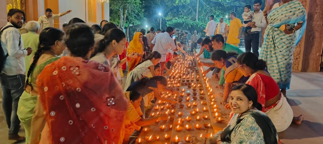 जन्मभूमि पर हुए दीपदान आलौकिक दृश्य जन्मभूमि पर हुए दीपदान आलौकिक दृश्य