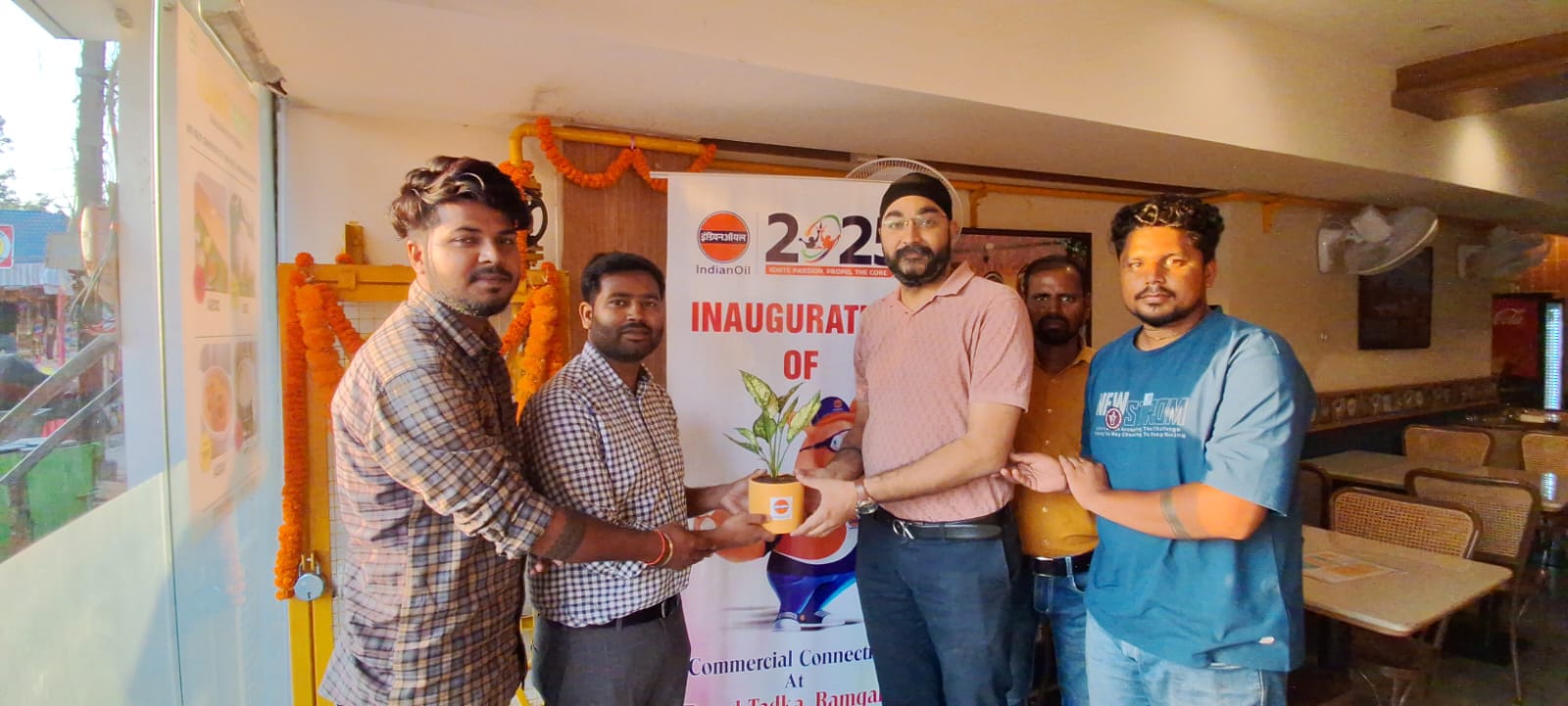 उद्घाटन में शामिल लोग उद्घाटन में शामिल लोग