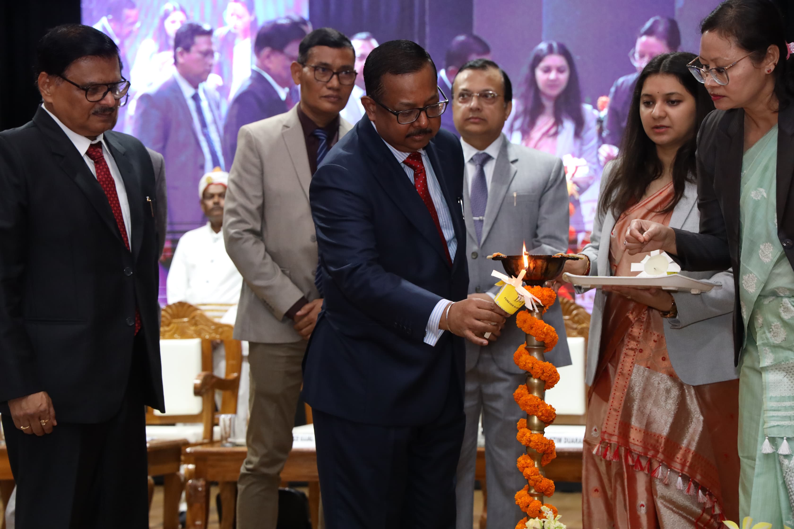 जस्टिस उज्जल भुइयां जजेस एसोसिएशन की आधिकारिक वेबसाइट की शुरुआत करते हुए। जस्टिस उज्जल भुइयां जजेस एसोसिएशन की आधिकारिक वेबसाइट की शुरुआत करते हुए।