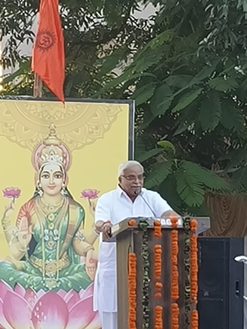 भैया जी जोशी कार्यक्रम को संबोधित करते।
