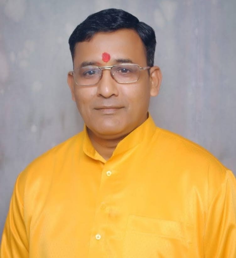 श्री हरि ज्योतिष संस्थान लाइनपार के संचालक ज्योतिषाचार्य पंडित सुरेंद्र कुमार शर्मा। श्री हरि ज्योतिष संस्थान लाइनपार के संचालक ज्योतिषाचार्य पंडित सुरेंद्र कुमार शर्मा।