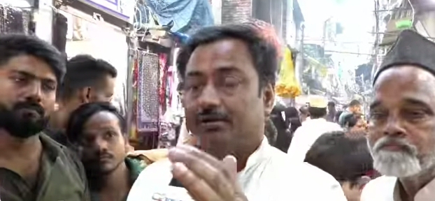 दालमंडी के व्यापारी नेता इमरान बबलू और दूसरे व्यापारी दालमंडी के व्यापारी नेता इमरान बबलू और दूसरे व्यापारी