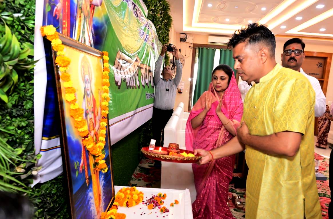 जीवन में आयुर्वेद को अपनाएं,निरोगी बनें : सिंह जीवन में आयुर्वेद को अपनाएं,निरोगी बनें : सिंह