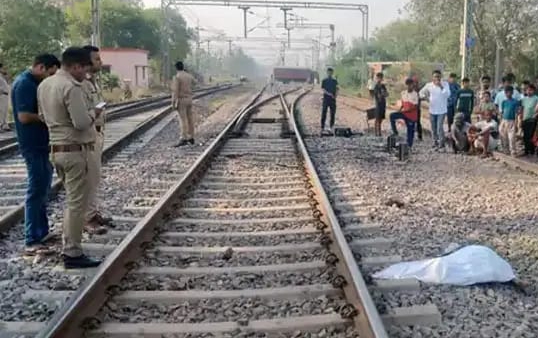 जबलपुर की किशोरी की लाश नरसिंहपुर रेलवे ट्रेक पर मिली, हत्या की आशंका जबलपुर की किशोरी की लाश नरसिंहपुर रेलवे ट्रेक पर मिली, हत्या की आशंका