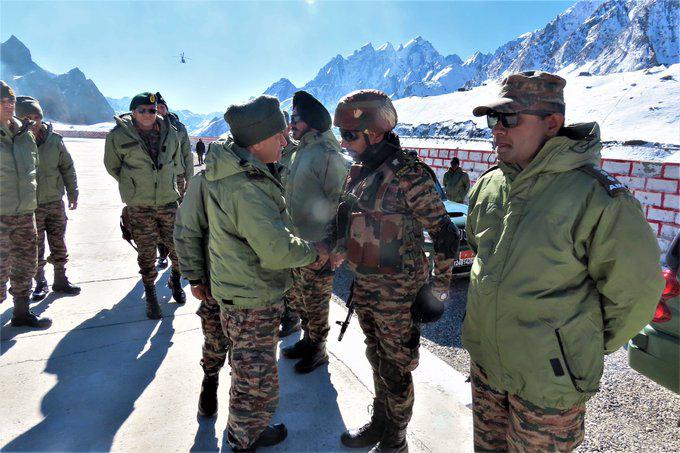 थल सेना प्रमुख जनरल उपेन्द्र द्विवेदी पिथौरागढ़ के आसपास क्षेत्रों का दौरा करते। थल सेना प्रमुख जनरल उपेन्द्र द्विवेदी पिथौरागढ़ के आसपास क्षेत्रों का दौरा करते।