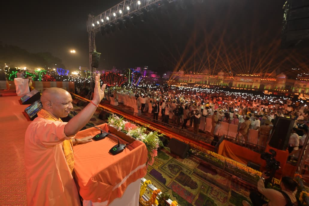 दीपोत्सव में योगी आदित्य नाथ