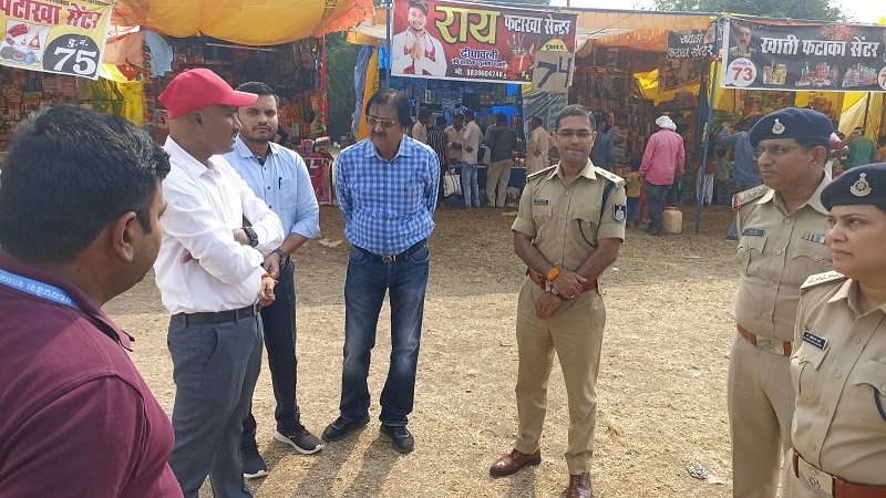 सीहोरः कलेक्टर-एसपी ने किया पटाखा बाजार का निरीक्षण सीहोरः कलेक्टर-एसपी ने किया पटाखा बाजार का निरीक्षण