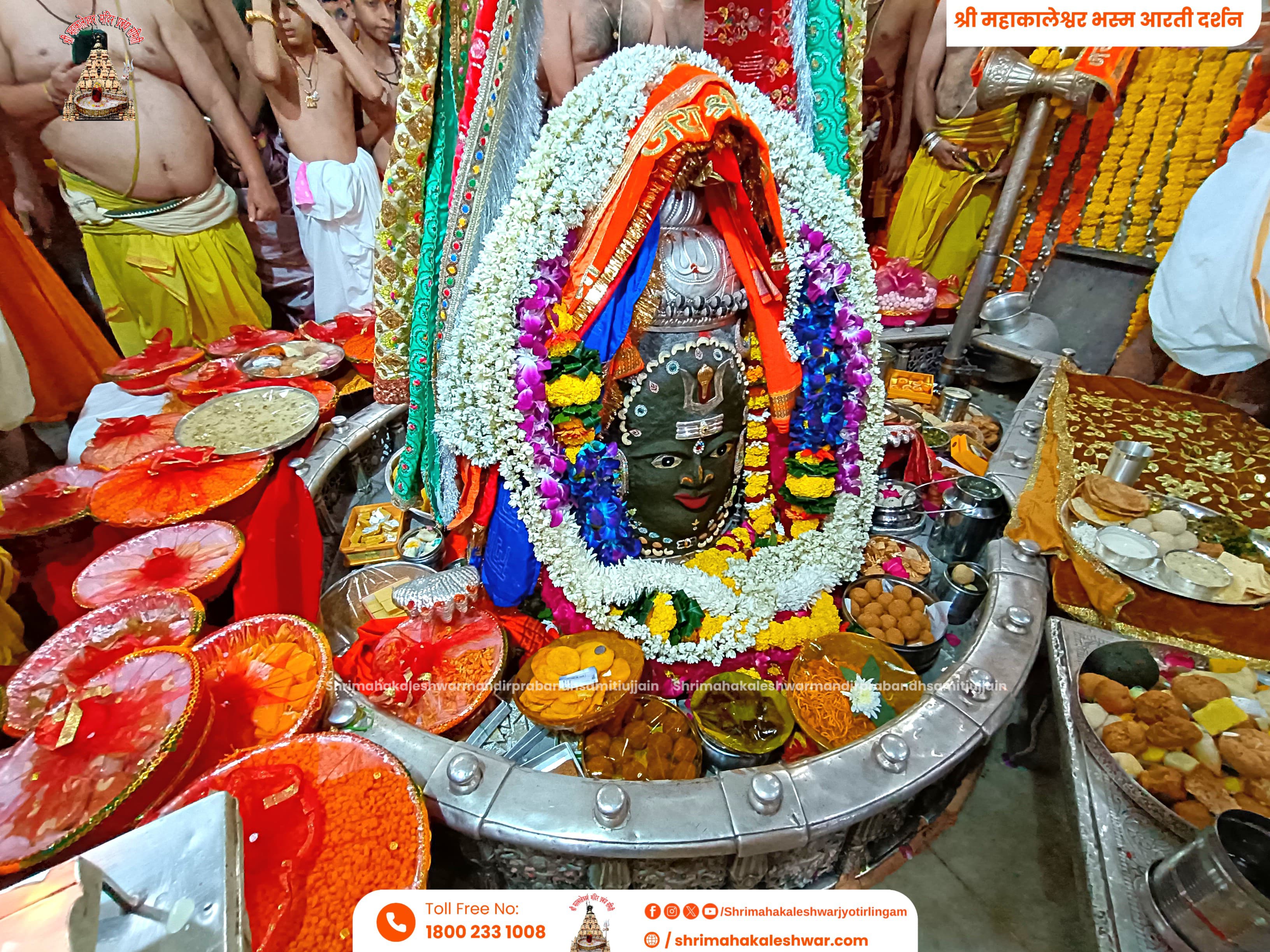 दीपोत्सव महापर्व पर भगवान महाकालेश्वर का पंचामृत अभिषेक एवं अन्नकूट भोग अर्पण