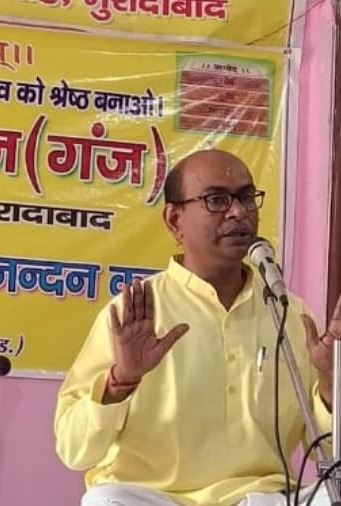 आर्य समाज स्टेशन रोड मुरादाबाद पर दीपावली पर सत्संग सुनाते रमेश आर्य। आर्य समाज स्टेशन रोड मुरादाबाद पर दीपावली पर सत्संग सुनाते रमेश आर्य।