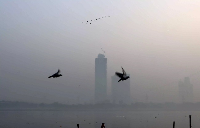 प्रदूषण के लोगो का प्रतीकातमक चित्र प्रदूषण के लोगो का प्रतीकातमक चित्र