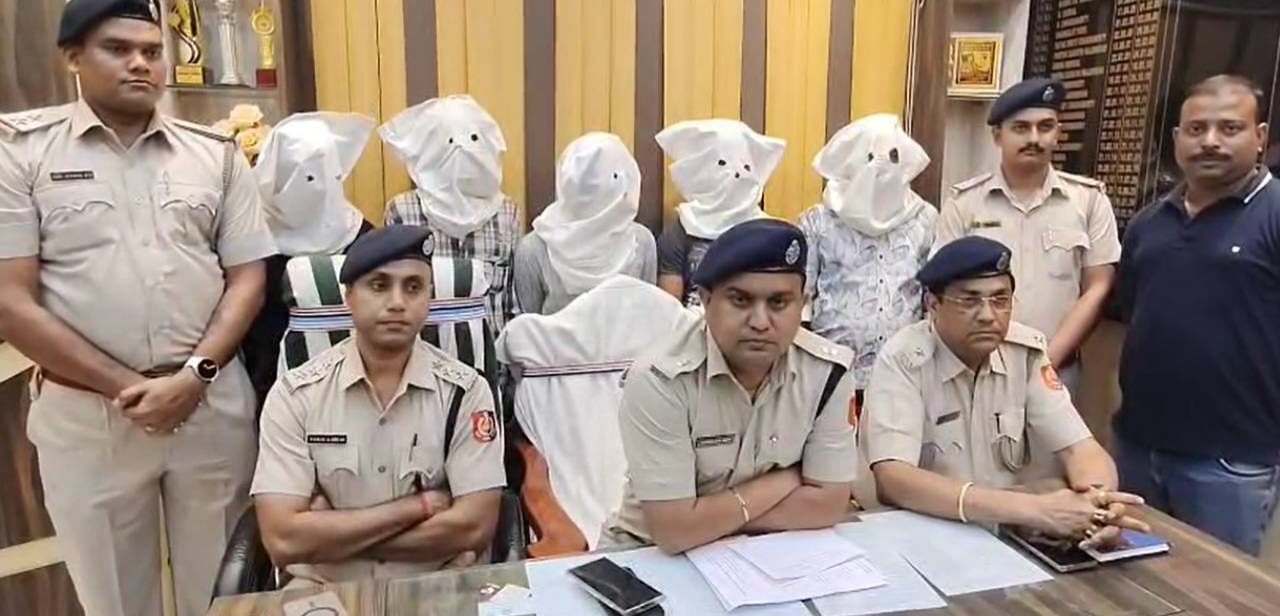 थाने में आरोपित