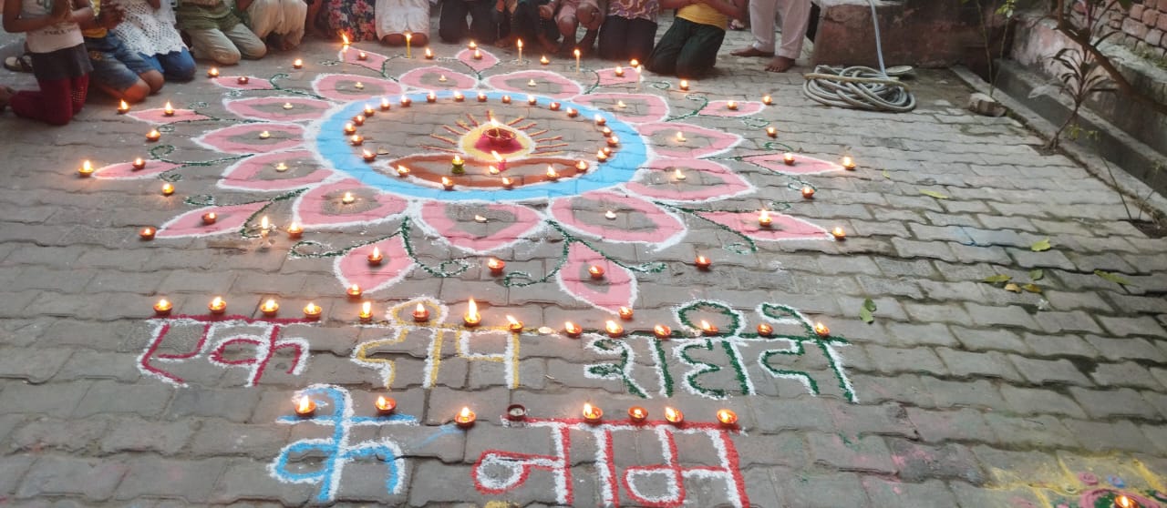 राष्ट्रीय पुजारी परिषद द्वारा जलाया गया एक दीप शहीदों के नाम। राष्ट्रीय पुजारी परिषद द्वारा जलाया गया एक दीप शहीदों के नाम।