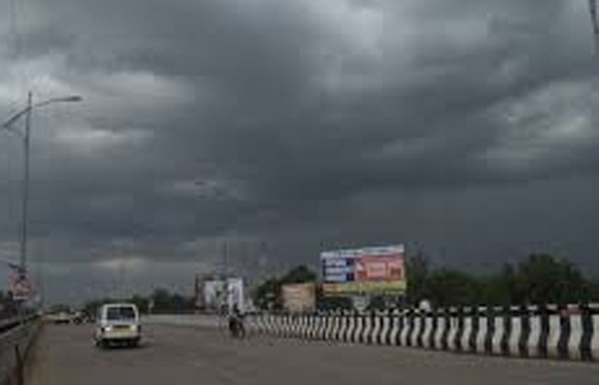 छत्तीसगढ़ में आसमान में छाए बादल फाइल फोटो छत्तीसगढ़ में आसमान में छाए बादल फाइल फोटो